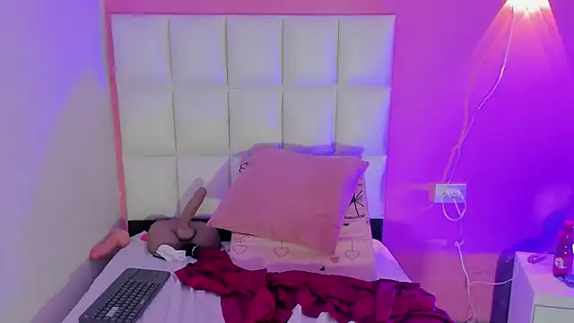 Alanna hot3 online show from 04-18-26, 07:07