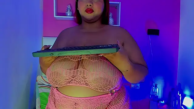 Snapshot of Alanna_hot3 chatting on 06-18-26, 08:02 Alanna hot3 online show from 06-18-26, 08:02