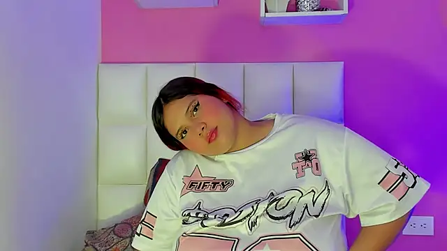 Snapshot of Alanna_hot3 chatting on 07-03-26, 05:52 Alanna hot3 online show from 07-03-26, 05:52