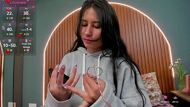 NayeCloud online show from 10-29-25, 03:31