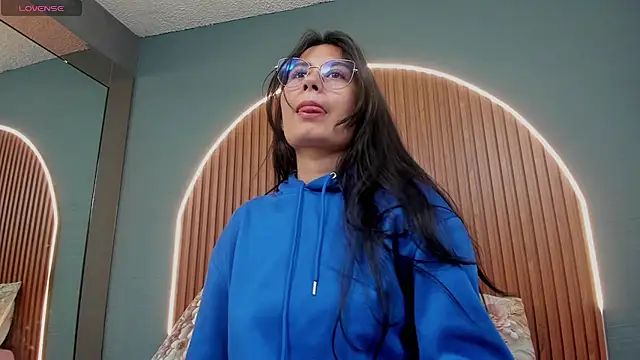 NayeCloud online show from 11-20-25, 03:39