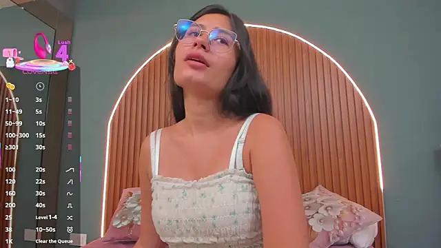 NayeCloud online show from 12-18-25, 03:56