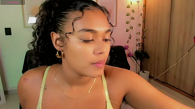 Snapshot of aleja_montiel__ chatting on 05-22-26, 12:55 aleja montiel online show from 05-22-26, 12:55