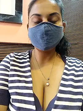 Snapshot of HaaniKaur chatting on 01-16-25, 08:00 HaaniKaur online show from 01-16-25, 08:00