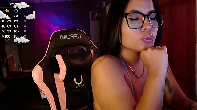 Snapshot of alexa_kei chatting on 12-17-25, 04:24 alexa kei online show from 12-17-25, 04:24