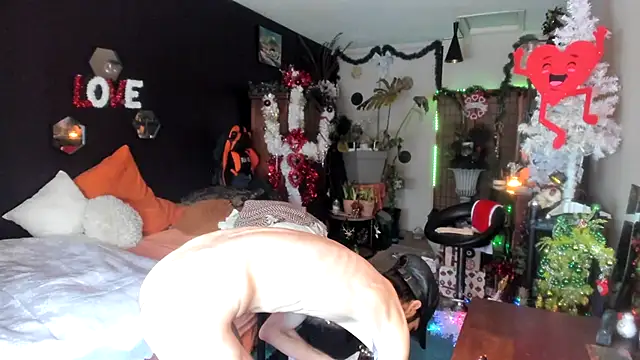 Snapshot of leatherz69 chatting on 01-31-26, 08:51 leatherz69 online show from 01-31-26, 08:51