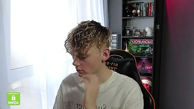 Keytaro online show from 10-27-25, 08:51