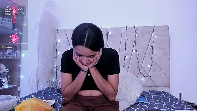 Snapshot of Kaela18 chatting on 12-12-24, 06:53 Kaela18 online show from 12-12-24, 06:53