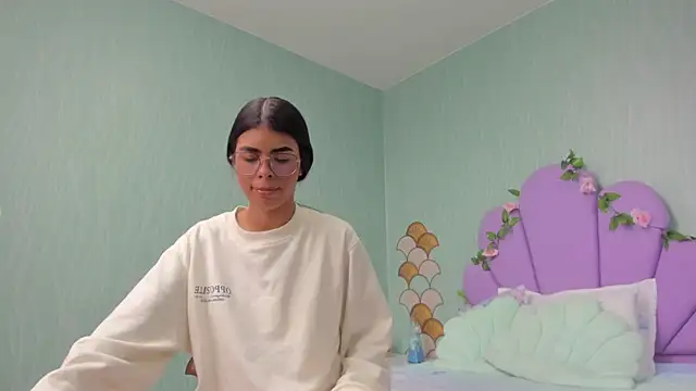 Snapshot of Isa_little4u chatting on 12-31-24, 03:09 Isa little4u online show from 12-31-24, 03:09