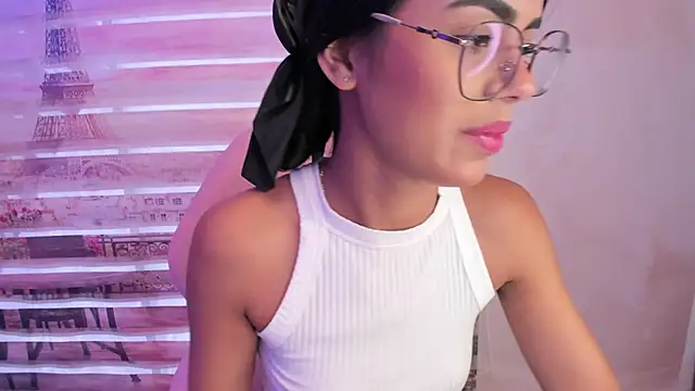 Snapshot of Isa_little4u chatting on 09-20-25, 01:01 Isa little4u online show from 09-20-25, 01:01