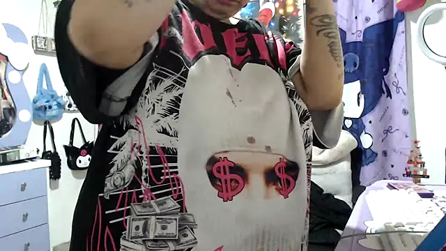 Snapshot of lussyevans24 chatting on 12-17-25, 04:51 lussyevans24 online show from 12-17-25, 04:51