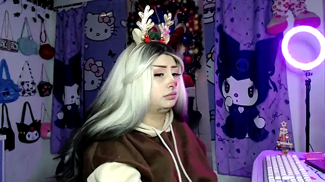 Snapshot of lussyevans24 chatting on 12-22-25, 06:21 lussyevans24 online show from 12-22-25, 06:21