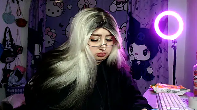 Snapshot of lussyevans24 chatting on 06-12-26, 05:50 lussyevans24 online show from 06-12-26, 05:50