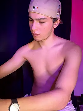 Snapshot of cybercosmiiic chatting on 01-15-26, 08:12 cybercosmiiic online show from 01-15-26, 08:12