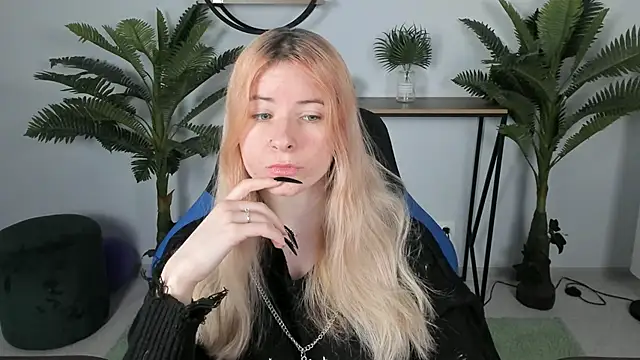 LexiWenford online show from 12-24-24, 06:11