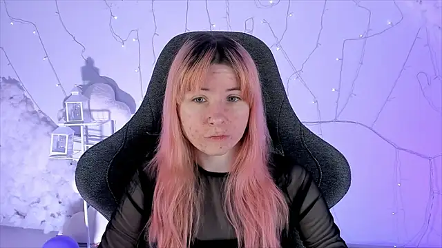 LexiWenford online show from 02-10-25, 02:52