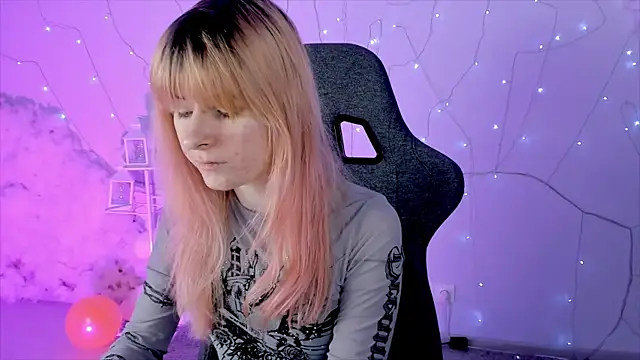 LexiWenford online show from 02-13-25, 02:45