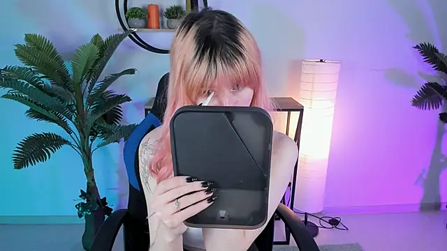 LexiWenford online show from 02-18-25, 05:53