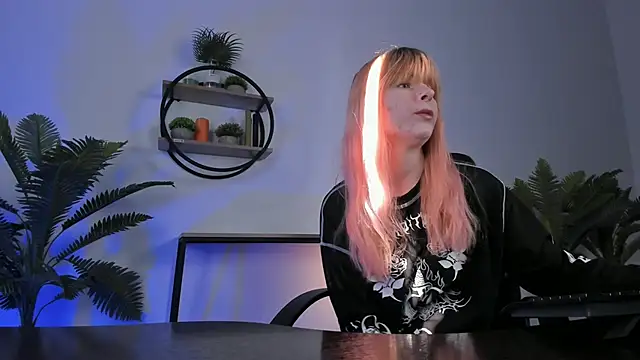 LexiWenford online show from 02-26-25, 02:37