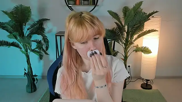 LexiWenford online show from 03-11-25, 02:43