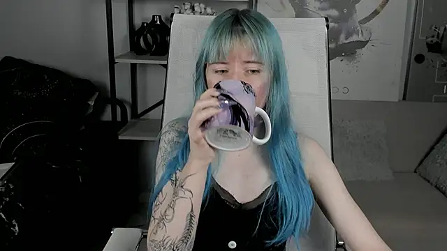 LexiWenford online show from 10-20-25, 02:45