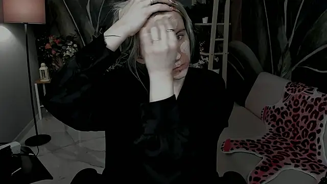 LexiWenford online show from 11-25-25, 02:55