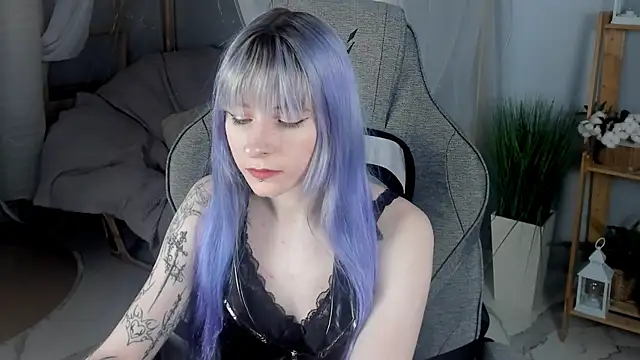 Snapshot of LexiWenford chatting on 12-19-25, 12:34 LexiWenford online show from 12-19-25, 12:34