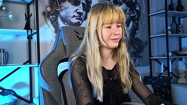 Snapshot of LexiWenford chatting on 06-22-26, 04:20 LexiWenford online show from 06-22-26, 04:20