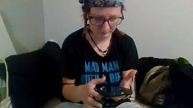 Eluradess online show from 10-16-25, 02:56
