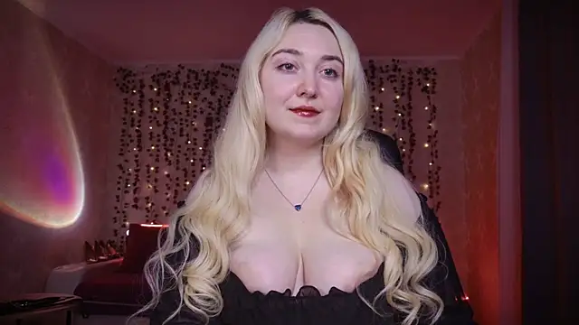 Snapshot of AllisonBlack_ chatting on 10-11-25, 12:43 AllisonBlack  online show from 10-11-25, 12:43