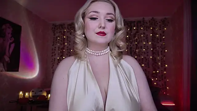 Snapshot of AllisonBlack_ chatting on 10-31-25, 08:21 AllisonBlack  online show from 10-31-25, 08:21