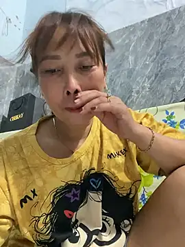 Linaannn online show from 04-05-26, 01:08