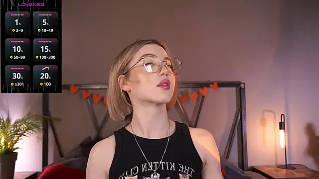 Snapshot of LindaThacker chatting on 03-12-25, 08:08 LindaThacker online show from 03-12-25, 08:08