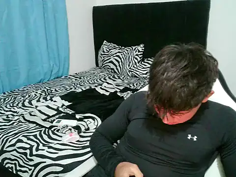 Yeremy12345 online show from 10-22-25, 06:24