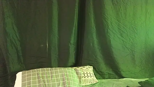 Snapshot of april_show_her chatting on 05-09-26, 01:33 april show her online show from 05-09-26, 01:33