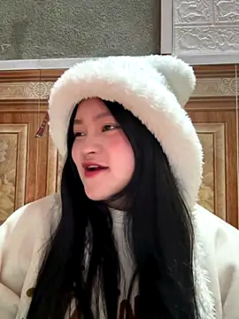 Snapshot of Anges893 chatting on 11-06-25, 02:45 Anges893 online show from 11-06-25, 02:45