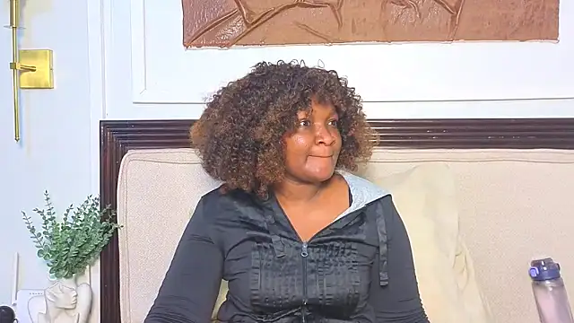 Snapshot of ANNI-E chatting on 04-08-26, 04:01 ANNI-E online show from 04-08-26, 04:01