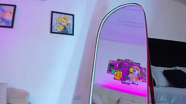 Snapshot of anahidolls chatting on 01-17-26, 12:43 anahidolls online show from 01-17-26, 12:43