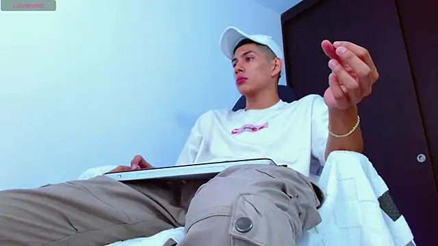 Valerio 20 online show from 03-18-25, 03:31