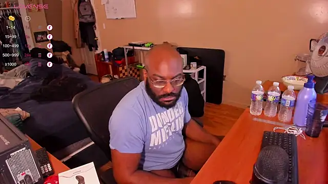 MrChuckDailyXXX online show from 02-08-25, 12:17