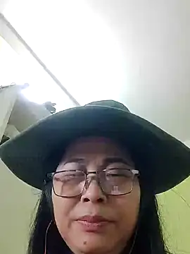 Snapshot of Hangem111 chatting on 04-27-26, 04:05 Hangem111 online show from 04-27-26, 04:05