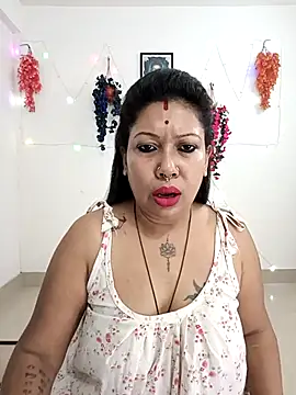 Snapshot of YOUR_LOVELY-40 chatting on 11-23-25, 01:55 YOUR LOVELY-40 online show from 11-23-25, 01:55