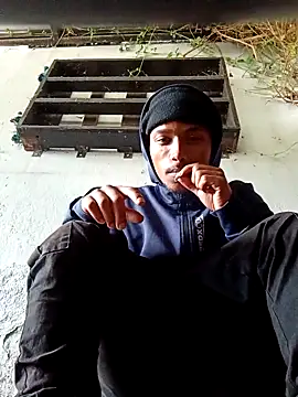 Snapshot of slimmydaddy69 chatting on 03-12-26, 12:33 slimmydaddy69 online show from 03-12-26, 12:33