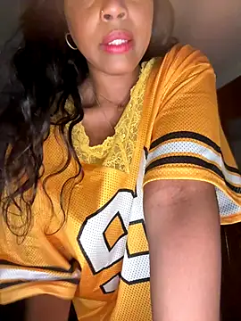 Snapshot of Blazerina chatting on 10-02-25, 06:31 Blazerina online show from 10-02-25, 06:31