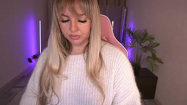 Snapshot of KiraCandyS chatting on 01-19-25, 08:51 KiraCandyS online show from 01-19-25, 08:51