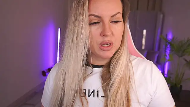 Snapshot of KiraCandyS chatting on 01-23-25, 08:56 KiraCandyS online show from 01-23-25, 08:56