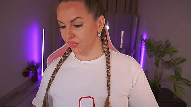 Snapshot of KiraCandyS chatting on 01-24-25, 08:43 KiraCandyS online show from 01-24-25, 08:43