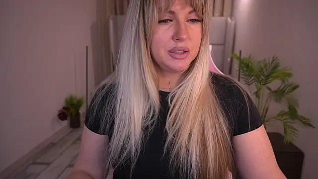 Snapshot of KiraCandyS chatting on 01-26-25, 08:45 KiraCandyS online show from 01-26-25, 08:45