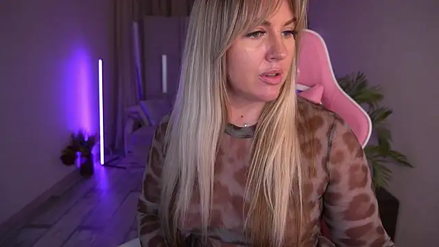 Snapshot of KiraCandyS chatting on 01-27-25, 12:43 KiraCandyS online show from 01-27-25, 12:43