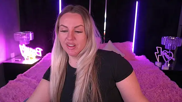 Snapshot of KiraCandyS chatting on 01-27-25, 09:11 KiraCandyS online show from 01-27-25, 09:11